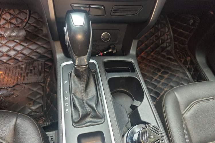 Used Ford Kuga 2019 EcoBoost 180 Two-Wheel-Drive Platinum Edition China VI Standard Gear Lever
