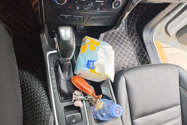 Used Ford Kuga 2019 EcoBoost 180 Two-Wheel-Drive Titanium Plus Model China V Standard Gear Lever