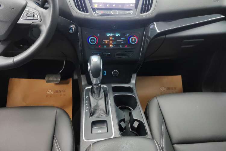 Used Ford Kuga 2019 EcoBoost 180 Two-Wheel-Drive Titanium Plus Model China VI Standard Gear Lever
