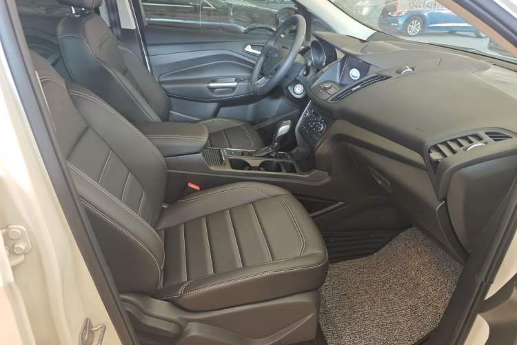 Used Ford Kuga 2019 EcoBoost 180 Two-Wheel-Drive Platinum Edition China VI Standard Interior 1