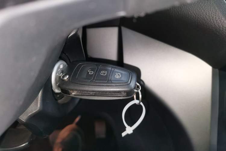 Used Ford Kuga 2019 EcoBoost 180 Two-Wheel-Drive Platinum Edition China VI Standard Interior 1