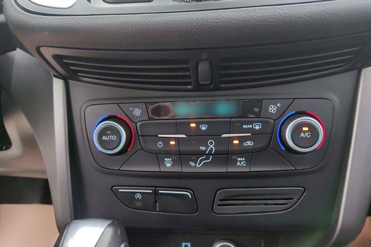 Used Ford Kuga 2019 EcoBoost 180 Two-Wheel-Drive Platinum Edition China VI Standard Interior 10