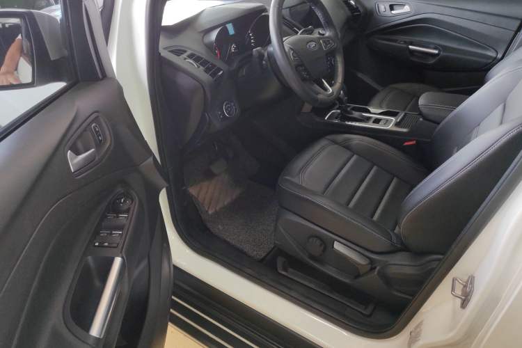 Used Ford Kuga 2019 EcoBoost 180 Two-Wheel-Drive Platinum Edition China VI Standard Interior 2