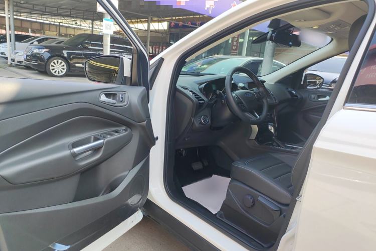 Used Ford Kuga 2019 EcoBoost 180 Two-Wheel-Drive Platinum Edition China VI Standard Interior 2