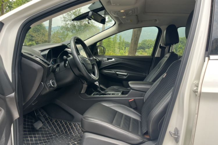 Used Ford Kuga 2019 EcoBoost 180 Two-Wheel-Drive Titanium Plus Model China V Standard Interior 2
