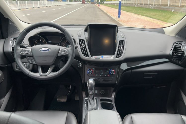 Used Ford Kuga 2019 EcoBoost 180 Two-Wheel-Drive Titanium Plus Model China VI Standard Interior 3