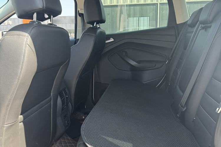 Used Ford Kuga 2019 EcoBoost 180 Two-Wheel-Drive Platinum Edition China VI Standard Interior 3