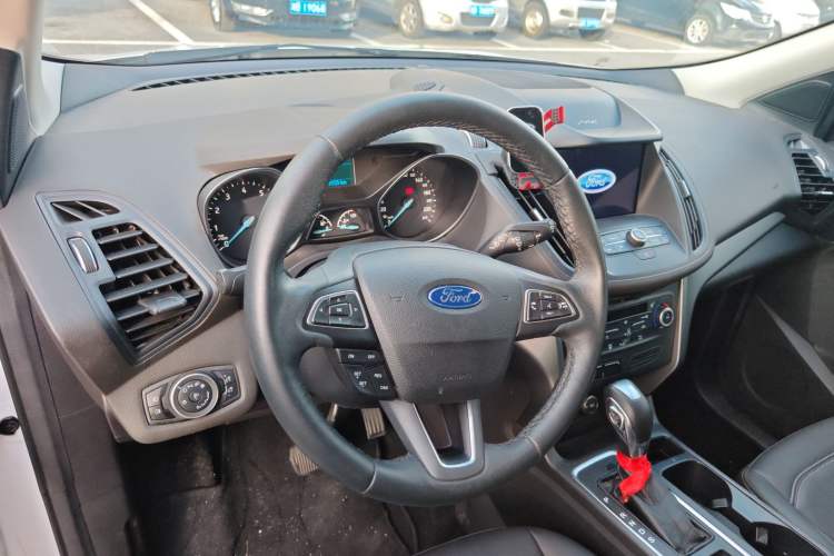 Used Ford Kuga 2019 EcoBoost 180 Two-Wheel-Drive Platinum Edition China VI Standard Interior 3