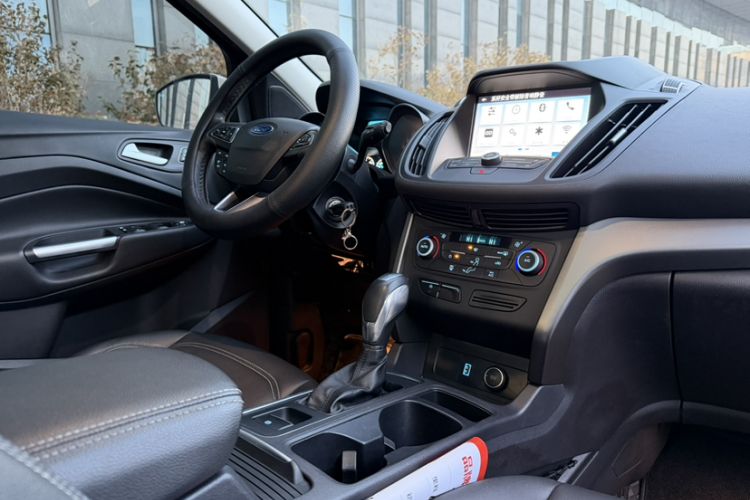 Used Ford Kuga 2019 EcoBoost 180 Two-Wheel-Drive Platinum Edition China VI Standard Interior 3