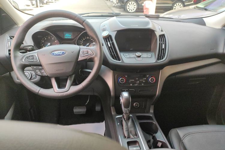 Used Ford Kuga 2019 EcoBoost 180 Two-Wheel-Drive Platinum Edition China VI Standard Interior 3