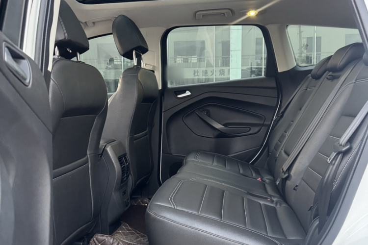 Used Ford Kuga 2019 EcoBoost 180 Two-Wheel-Drive Platinum Edition China VI Standard Interior 3
