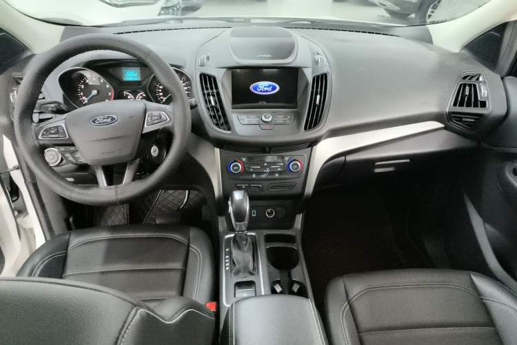 Used Ford Kuga 2019 EcoBoost 180 Two-Wheel-Drive Titanium Plus Model China VI Standard Interior 3