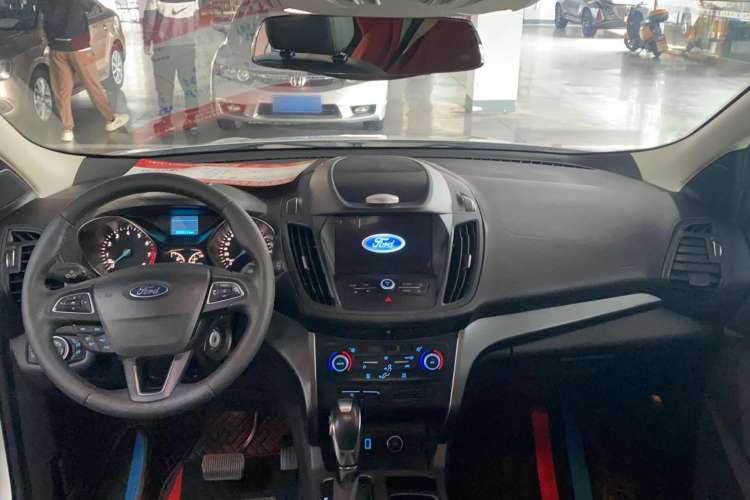Used Ford Kuga 2019 EcoBoost 180 Two-Wheel-Drive Platinum Edition China V Standard Interior 3