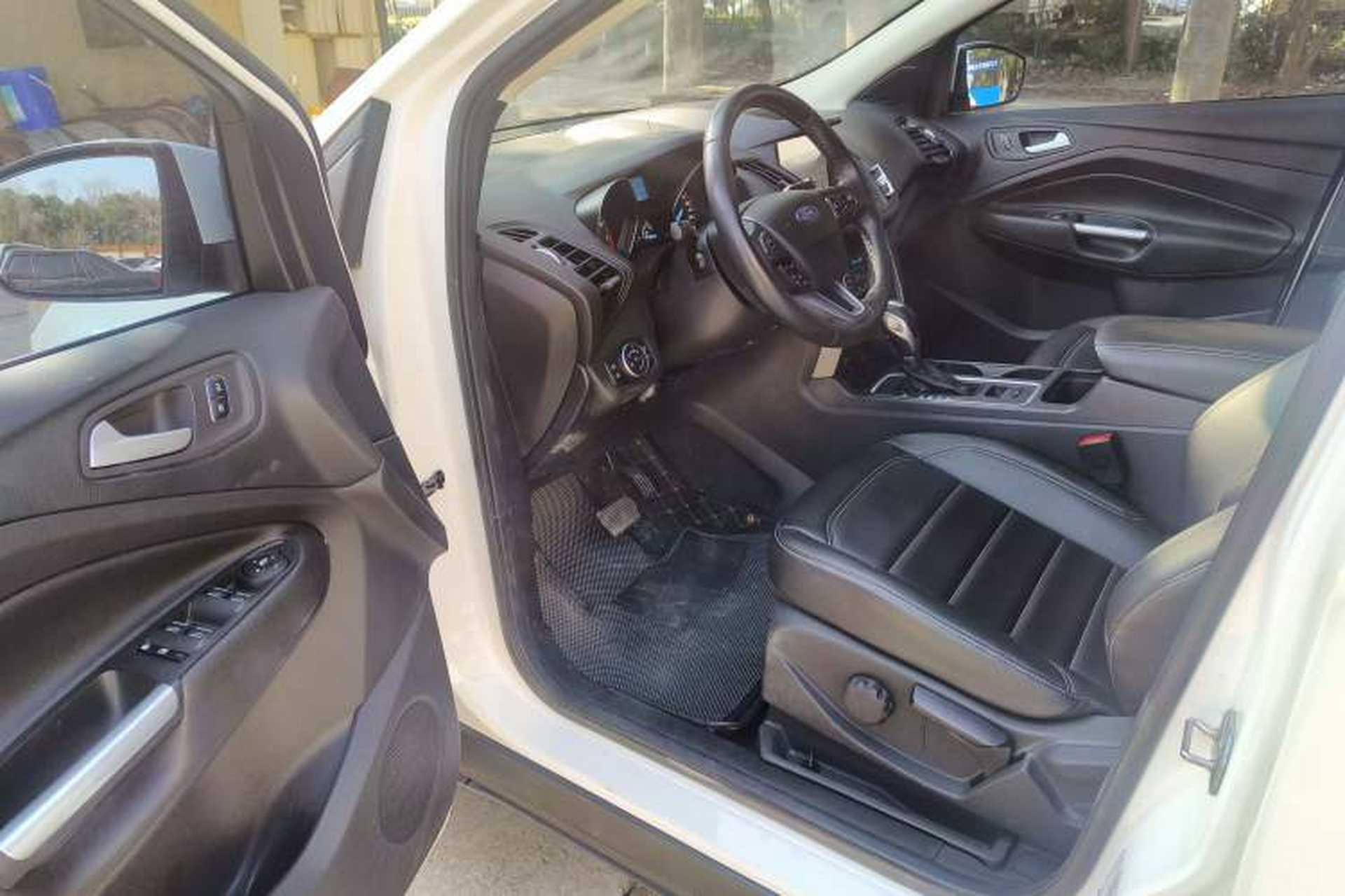 Used Ford Kuga 2019 EcoBoost 180 Two-Wheel-Drive Platinum Edition China VI Standard Interior 3