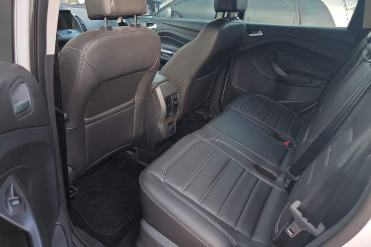 Used Ford Kuga 2019 EcoBoost 180 Two-Wheel-Drive Platinum Edition China VI Standard Interior 4
