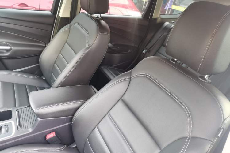 Used Ford Kuga 2019 EcoBoost 180 Two-Wheel-Drive Platinum Edition China VI Standard Interior 4