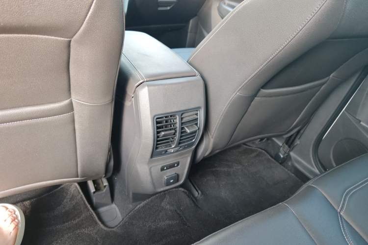 Used Ford Kuga 2019 EcoBoost 180 Two-Wheel-Drive Platinum Edition China VI Standard Interior 5