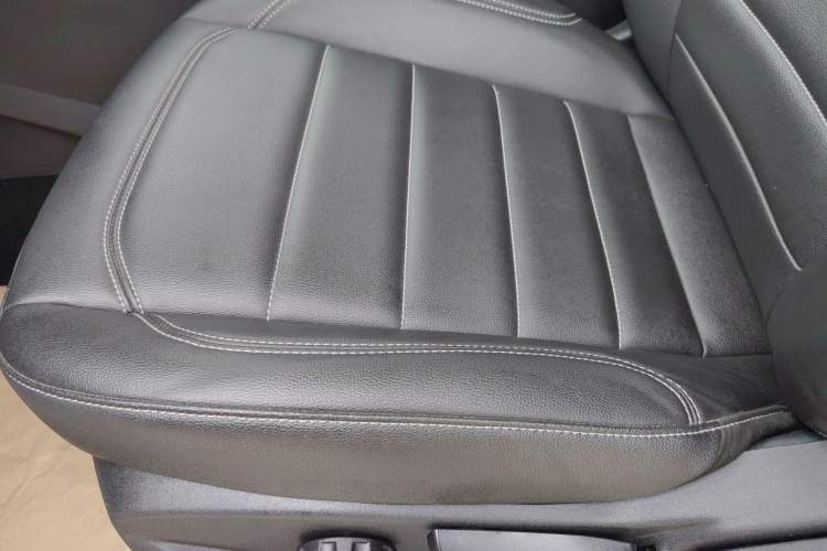 Used Ford Kuga 2019 EcoBoost 180 Two-Wheel-Drive Platinum Edition China VI Standard Interior 5