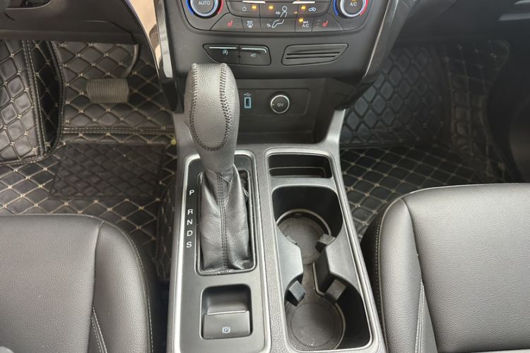 Used Ford Kuga 2019 EcoBoost 180 Two-Wheel-Drive Titanium Plus Model China VI Standard Interior 5