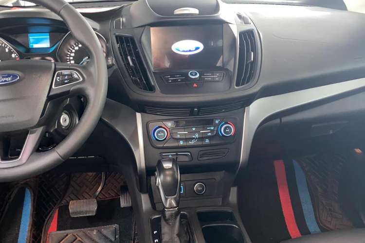 Used Ford Kuga 2019 EcoBoost 180 Two-Wheel-Drive Platinum Edition China V Standard Interior 5