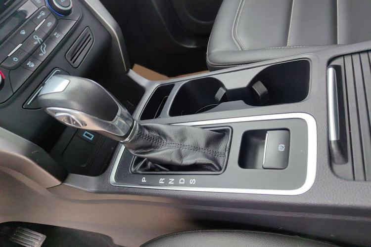 Used Ford Kuga 2019 EcoBoost 180 Two-Wheel-Drive Platinum Edition China VI Standard Interior 6