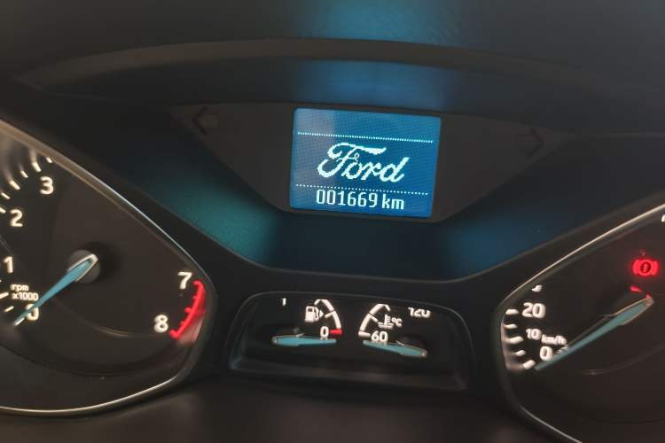 Used Ford Kuga 2019 EcoBoost 180 Two-Wheel-Drive Platinum Edition China VI Standard Interior 6