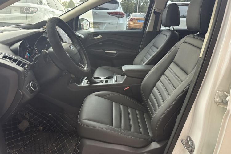 Used Ford Kuga 2019 EcoBoost 180 Two-Wheel-Drive Titanium Plus Model China VI Standard Interior 6