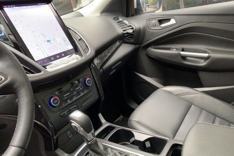 Used Ford Kuga 2019 EcoBoost 180 Two-Wheel-Drive Titanium Plus Model China VI Standard Interior 6