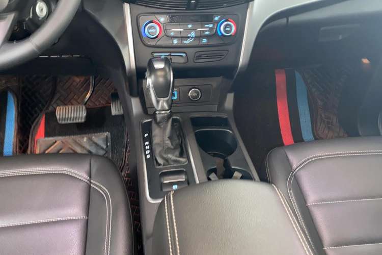 Used Ford Kuga 2019 EcoBoost 180 Two-Wheel-Drive Platinum Edition China V Standard Interior 6