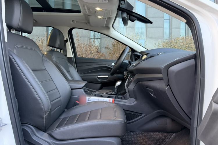 Used Ford Kuga 2019 EcoBoost 180 Two-Wheel-Drive Platinum Edition China VI Standard Interior 8