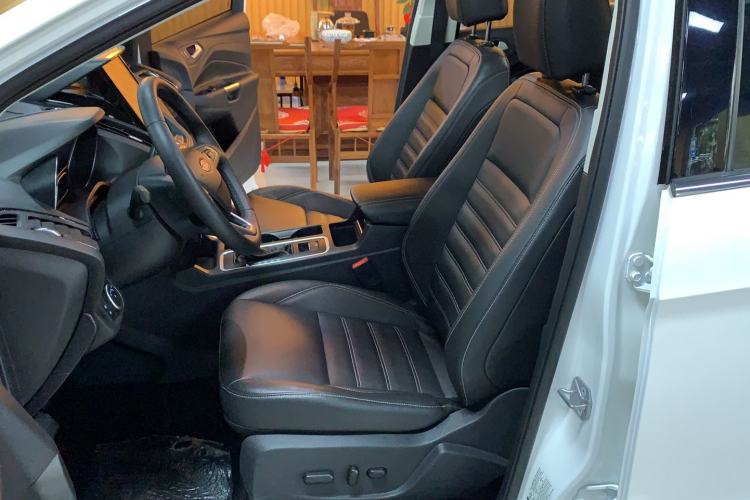 Used Ford Kuga 2019 EcoBoost 180 Two-Wheel-Drive Titanium Plus Model China VI Standard Interior 8