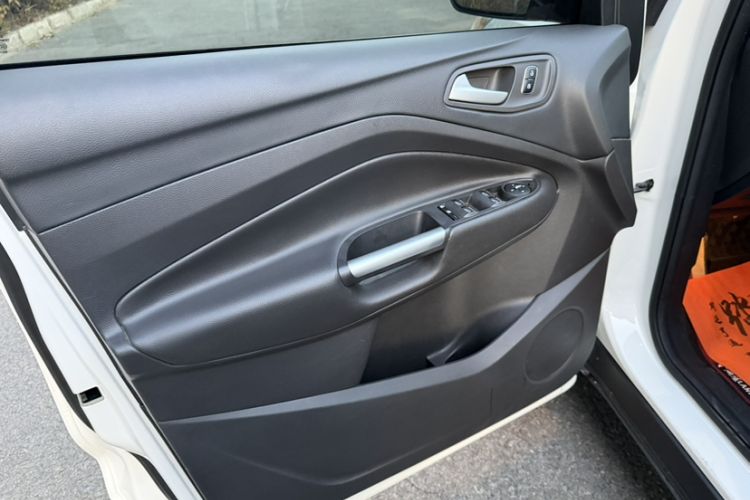 Used Ford Kuga 2019 EcoBoost 180 Two-Wheel-Drive Platinum Edition China VI Standard Interior 9