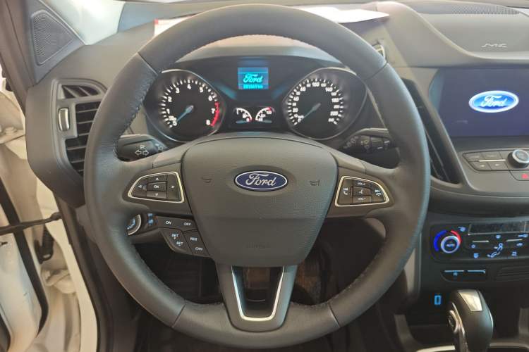 Used Ford Kuga 2019 EcoBoost 180 Two-Wheel-Drive Platinum Edition China VI Standard Interior 9