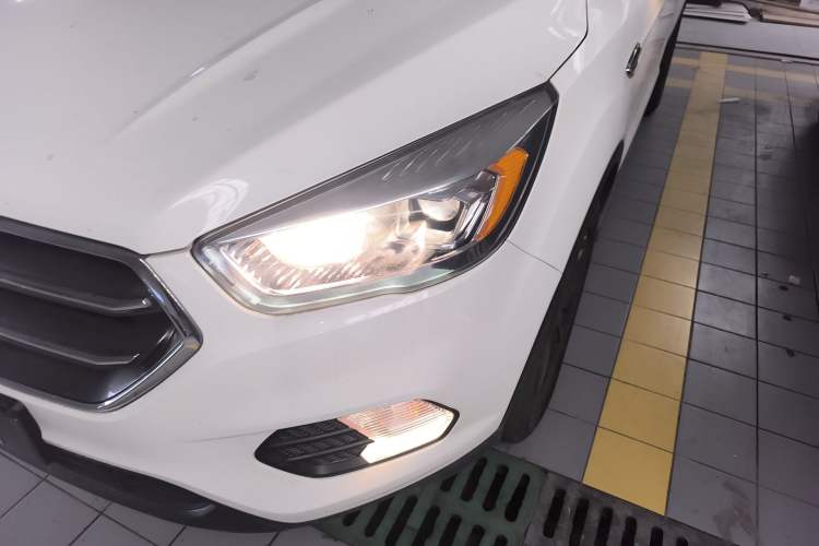 Used Ford Kuga 2019 EcoBoost 180 Two-Wheel-Drive Platinum Edition China VI Standard Left Front Headlight