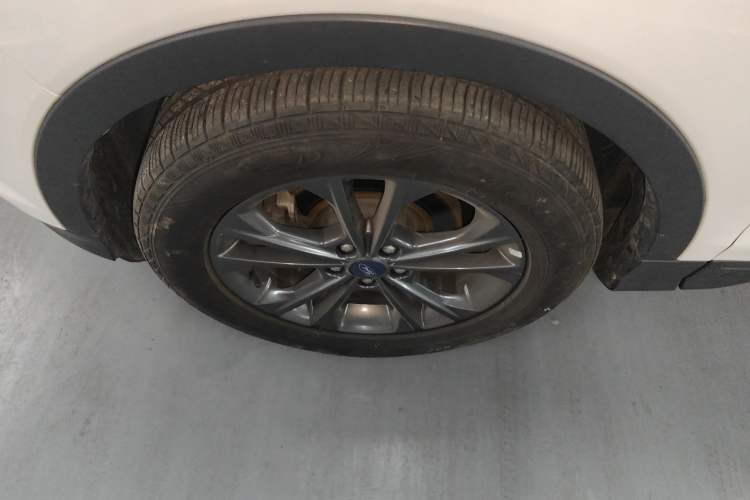 Used Ford Kuga 2019 EcoBoost 180 Two-Wheel-Drive Platinum Edition China VI Standard Left Front Wheel Hub