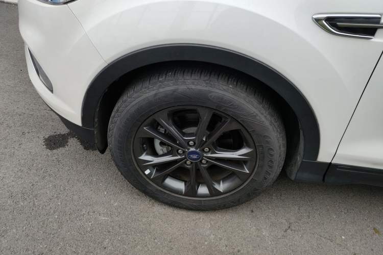 Used Ford Kuga 2019 EcoBoost 180 Two-Wheel-Drive Platinum Edition China VI Standard Left Front Wheel Hub