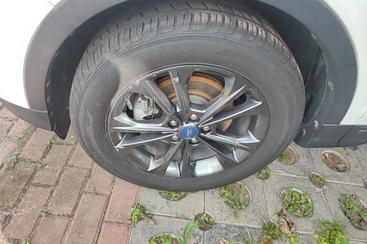 Used Ford Kuga 2019 EcoBoost 180 Two-Wheel-Drive Platinum Edition China VI Standard Left Front Wheel Hub