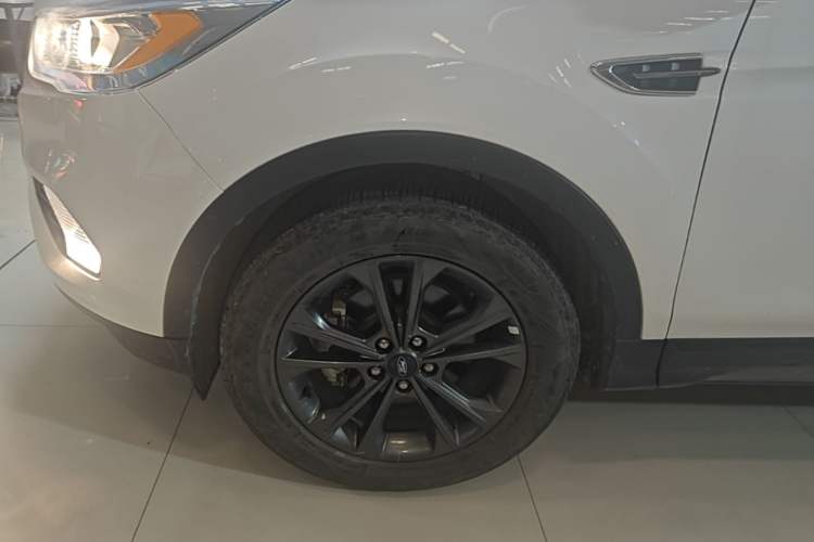 Used Ford Kuga 2019 EcoBoost 180 Two-Wheel-Drive Platinum Edition China VI Standard Left Front Wheel Hub