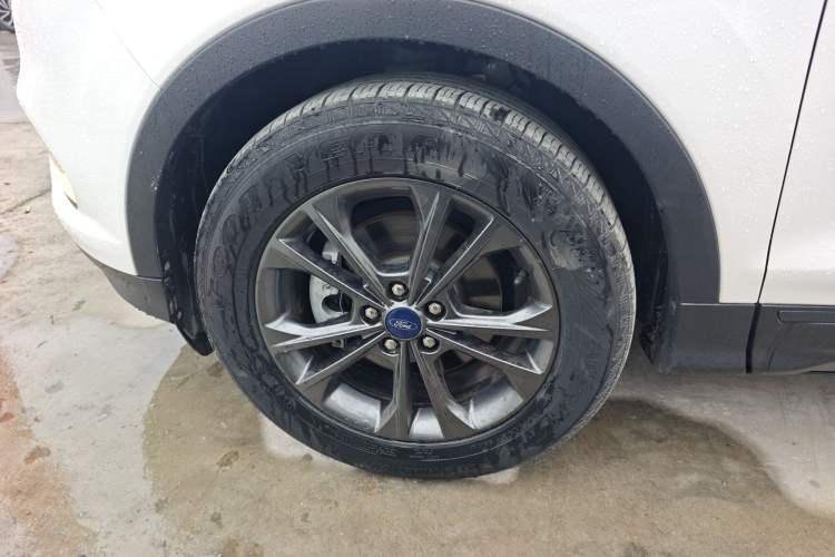 Used Ford Kuga 2019 EcoBoost 180 Two-Wheel-Drive Platinum Edition China VI Standard Left Front Wheel Hub
