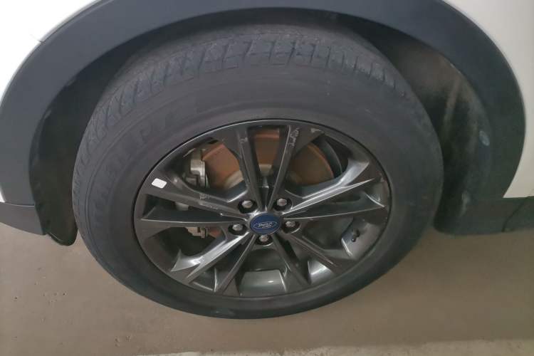 Used Ford Kuga 2019 EcoBoost 180 Two-Wheel-Drive Platinum Edition China VI Standard Left Front Wheel Hub
