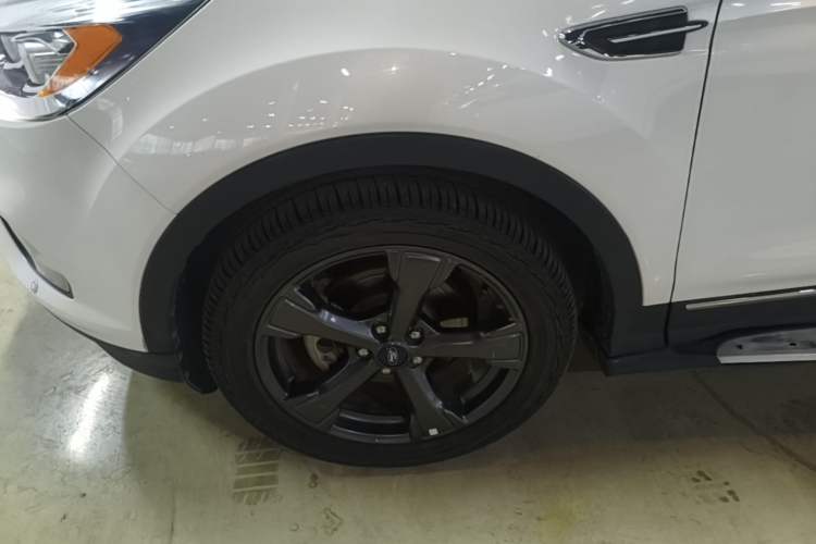 Used Ford Kuga 2019 EcoBoost 180 Two-Wheel-Drive Titanium Plus Model China V Standard Left Front Wheel Hub