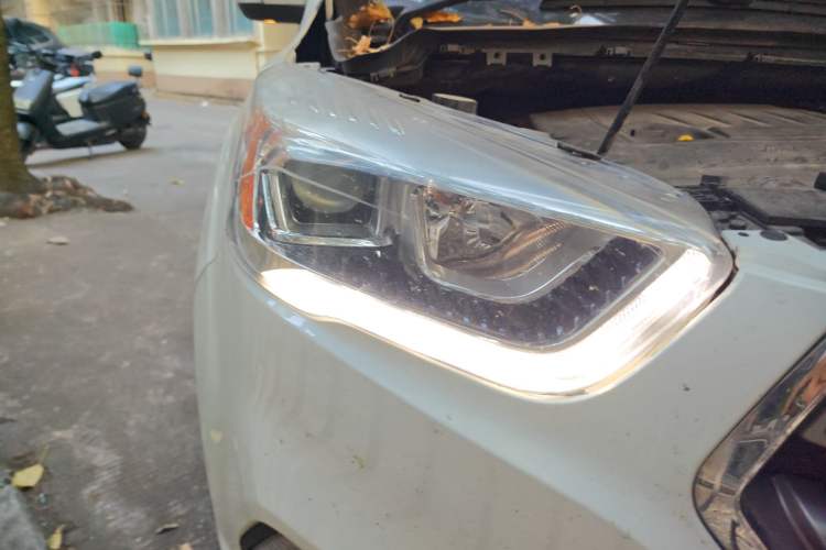 Used Ford Kuga 2019 EcoBoost 180 Two-Wheel-Drive Platinum Edition China V Standard Right Front Headlight