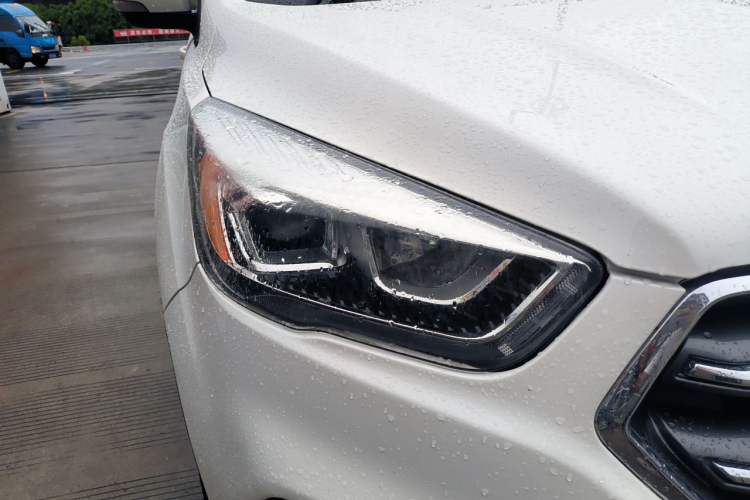 Used Ford Kuga 2019 EcoBoost 180 Two-Wheel-Drive Platinum Edition China V Standard Right Front Headlight
