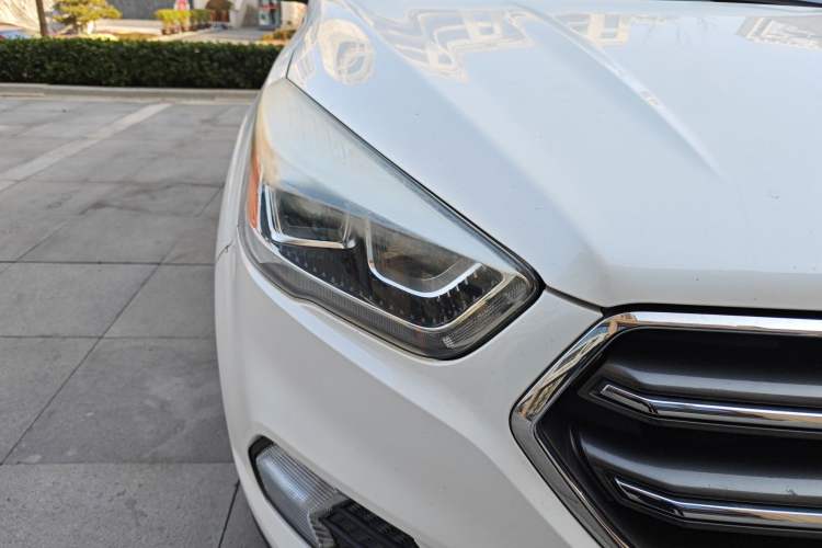 Used Ford Kuga 2019 EcoBoost 180 Two-Wheel-Drive Platinum Edition China V Standard Right Front Headlight