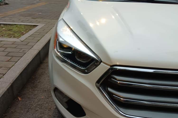 Used Ford Kuga 2019 EcoBoost 180 Two-Wheel-Drive Platinum Edition China VI Standard Right Front Headlight