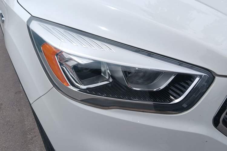 Used Ford Kuga 2019 EcoBoost 180 Two-Wheel-Drive Platinum Edition China VI Standard Right Front Headlight