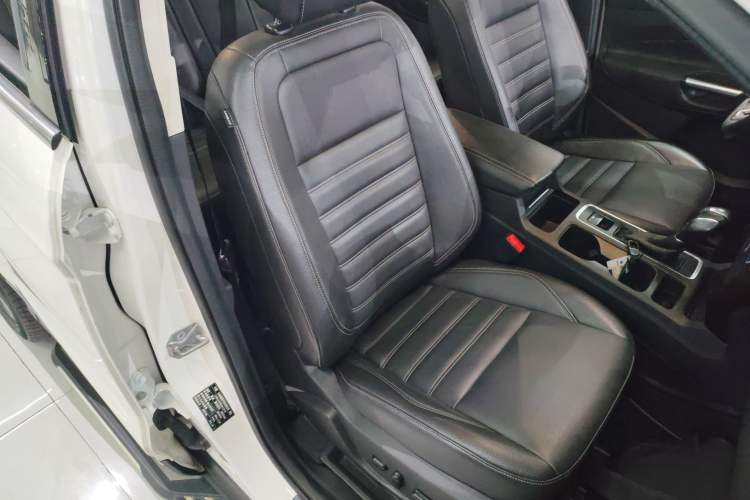 Used Ford Kuga 2019 EcoBoost 245 4x4 Prestige Plus Model China VI Standard Right Front Seat