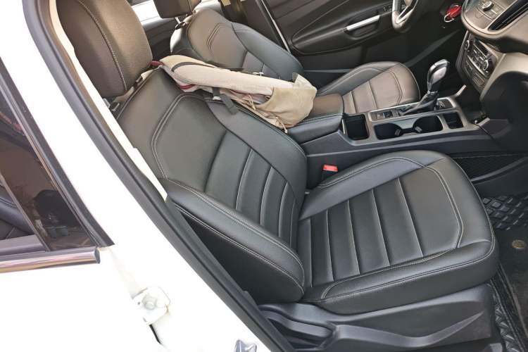 Used Ford Kuga 2019 EcoBoost 180 Two-Wheel-Drive Platinum Edition China VI Standard Right Front Seat