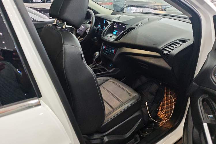 Used Ford Kuga 2019 EcoBoost 180 Two-Wheel-Drive Platinum Edition China VI Standard Right Front Seat