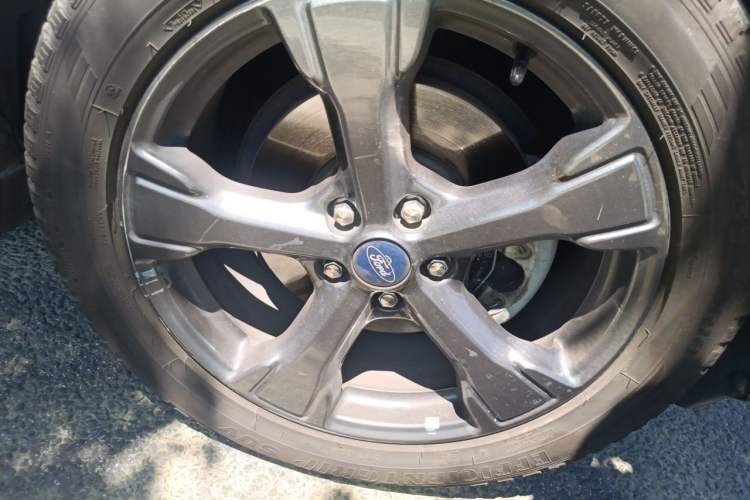 Used Ford Kuga 2019 EcoBoost 180 Two-Wheel-Drive Titanium Plus Model China V Standard Right Front Wheel Hub